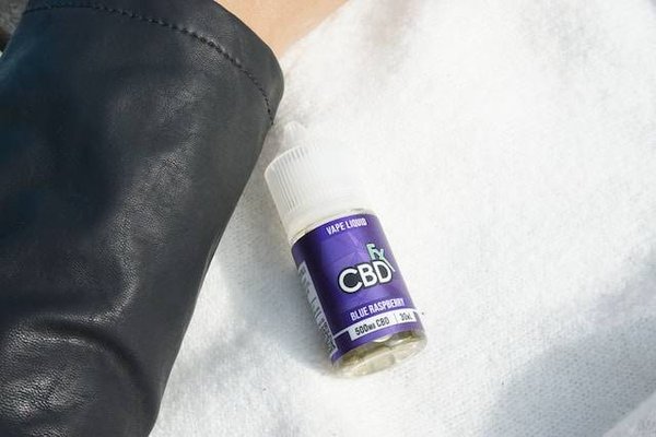Comment fabriquer son propre e-liquide au CBD ?